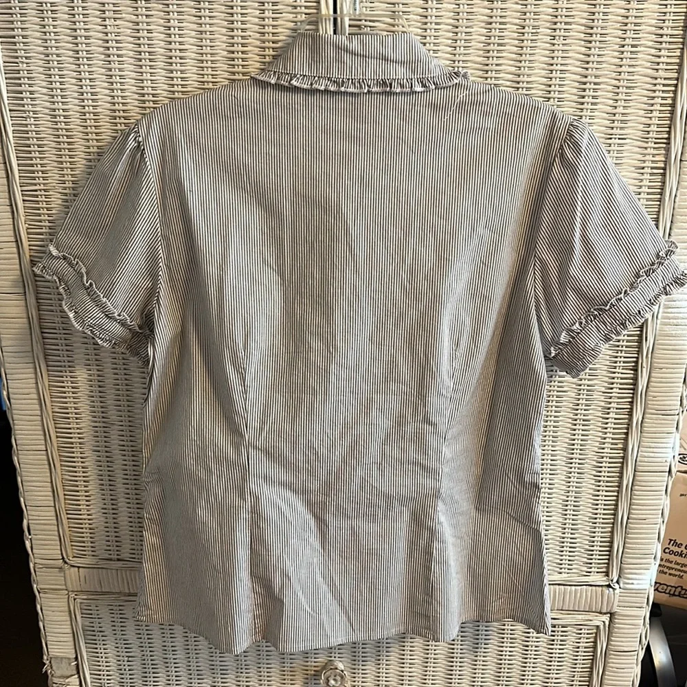 Threads Button Up Ruffle 2000s Top - Picture 2 of 3